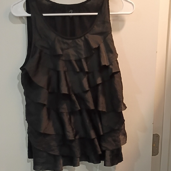 💜LOFT Black Layered Ruffle Blouse - Picture 2 of 4